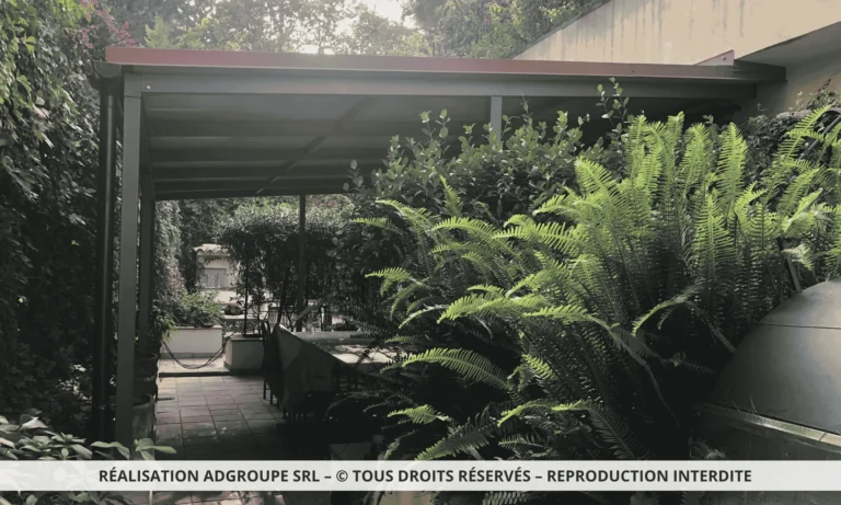 Pergola sur mesure en fer avec toit isolant